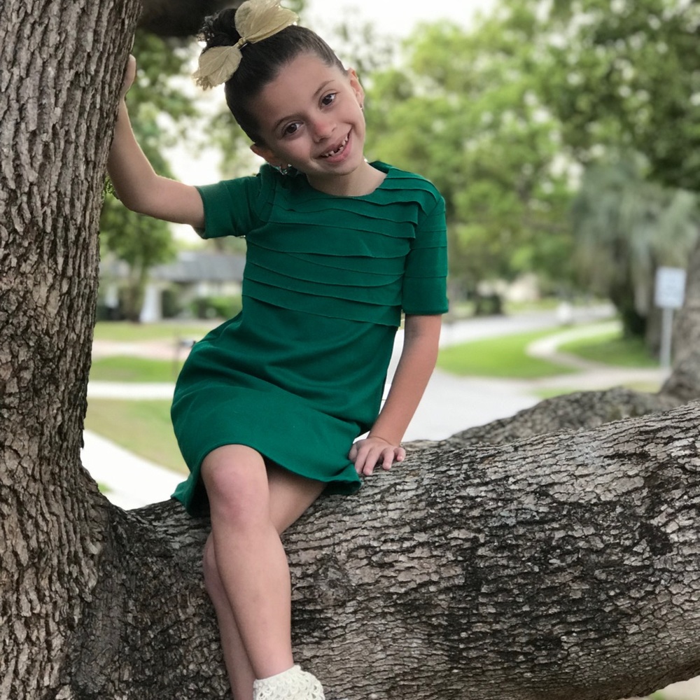 NISSA kids green dress size 6. Great condition.